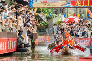 Hậu vệ bị ung thư nói về việc trở lại: Có thể khỏi bệnh cũng là nhờ may mắn, đây là trận đấu thú vị nhất trong sự nghiệp của tôi.